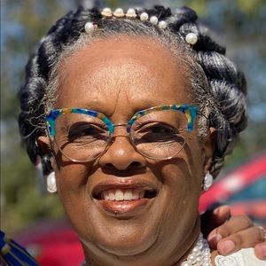 Meet your Posher, Elester